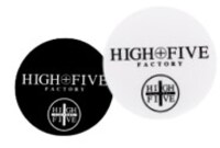 ローソン限定版に付属する「HIGH FIVE FACTORY」ステッカー2種