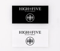 書店限定版に付属する「HIGH FIVE FACTORY」ステッカー2種