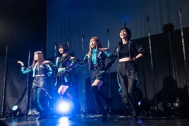 サンダルテレフォン結成2周年ライブ「在る」、新衣装でグループ史上最速ナンバー「碧い鏡」お披露目