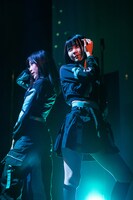 左から夏芽ナツ、西脇朱音。