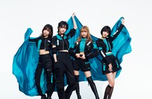 サンダルテレフォン。右端が西脇朱音。