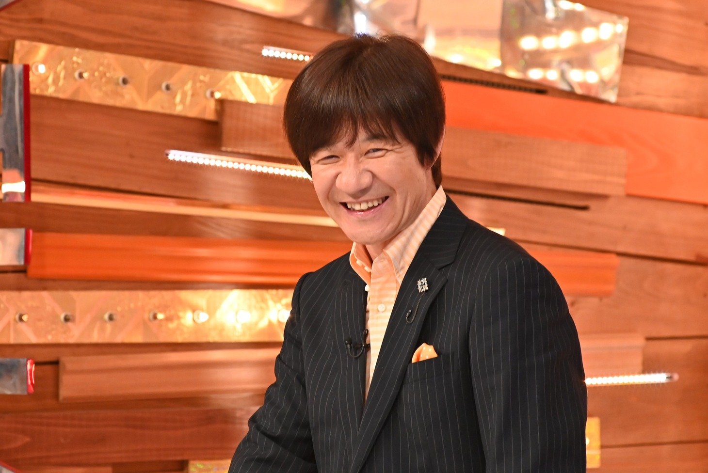 MCの内村光良。 (c)フジテレビ