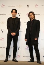 左からスクウェア・エニックスの野末武志氏、堂本光一（KinKi Kids）。