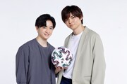 左から知念侑李、薮宏太。