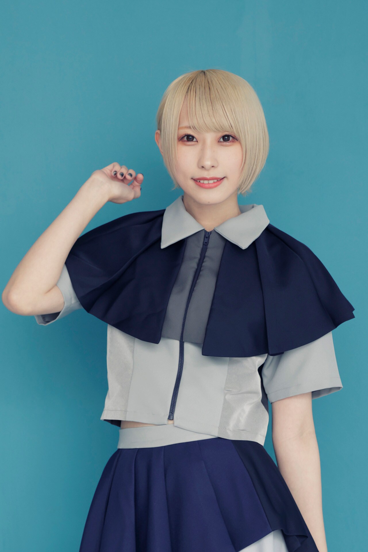 藤崎もも - Malcolm Mask McLaren、迷彩服に身を包んでサバイブする新