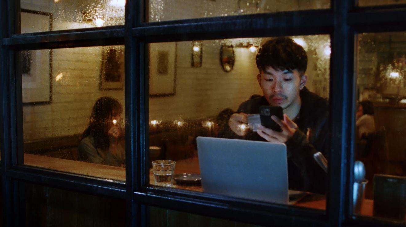 「ピッコマ」新CM「アメハナカラス」篇より。