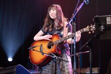 「有安杏果 サクライブ 弾き語りツアー2021」最終公演の様子。（写真提供：Apricot Music Records）