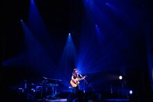 「有安杏果 サクライブ 弾き語りツアー2021」最終公演の様子。（写真提供：Apricot Music Records）