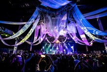 MIGMA SHELTER「DANCE AROUND」振替公演の様子。（撮影：Masayo）