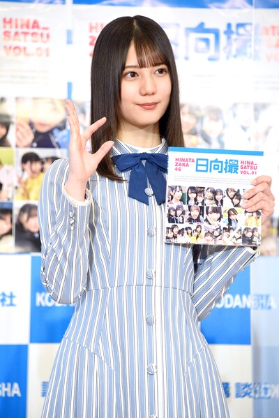 2021年4月27日に日向坂46の写真集「日向坂46写真集 日向撮VOL.01」の発売記念記者会見に登壇した小坂菜緒。