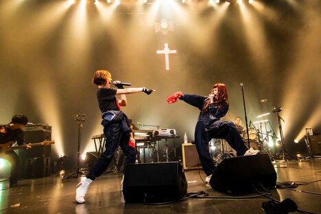 左から川島だりあ（FEEL SO BAD）、植田真梨恵。（撮影：山口渚）