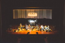 蓮沼執太フィル「○→○」東京・Bunkamuraオーチャードホール公演の様子。（撮影：後藤武浩）