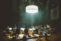 蓮沼執太フィル「○→○」東京・Bunkamuraオーチャードホール公演の様子。（撮影：後藤武浩）