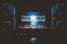 蓮沼執太フィル「○→○」東京・Bunkamuraオーチャードホール公演の様子。（撮影：後藤武浩）