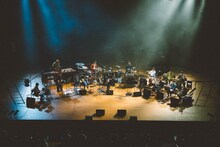 蓮沼執太フィル「○→○」東京・Bunkamuraオーチャードホール公演の様子。（撮影：後藤武浩）