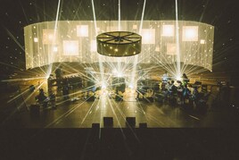 塩塚モエカが歌い、ヤン富田が音の洪水を起こした蓮沼執太フィルオーチャード公演