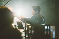 尾嶋優（Dr）（撮影：後藤武浩）