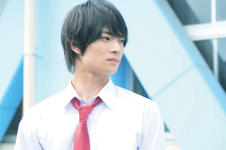 美 少年・浮所飛貴が真剣に見つめる、「胸が鳴るのは君のせい」新場面 