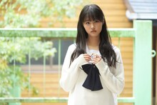 原菜乃華 (c)2021 紺野りさ・小学館 / 「胸が鳴るのは君のせい」製作委員会