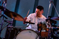 亀井亨（Dr）（Photo by Taku Fujii）