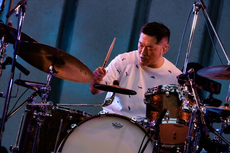 亀井亨（Dr）（Photo by Taku Fujii）