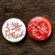 b-flower「何もかもが駄目になってしまうまで～UNTIL EVERYTHING GOES WRONG」付属の缶バッジ。