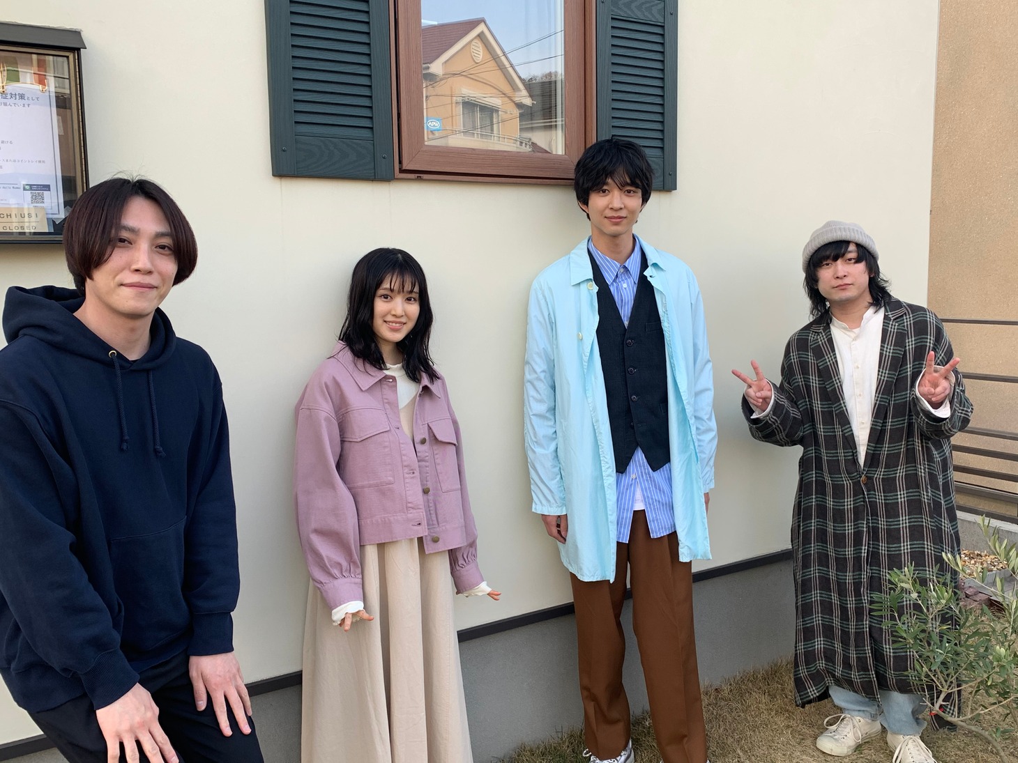 左から宇佐美友啓（GOOD ON THE REEL）、福本莉子、鈴木仁、千野隆尋（GOOD ON THE REEL）。