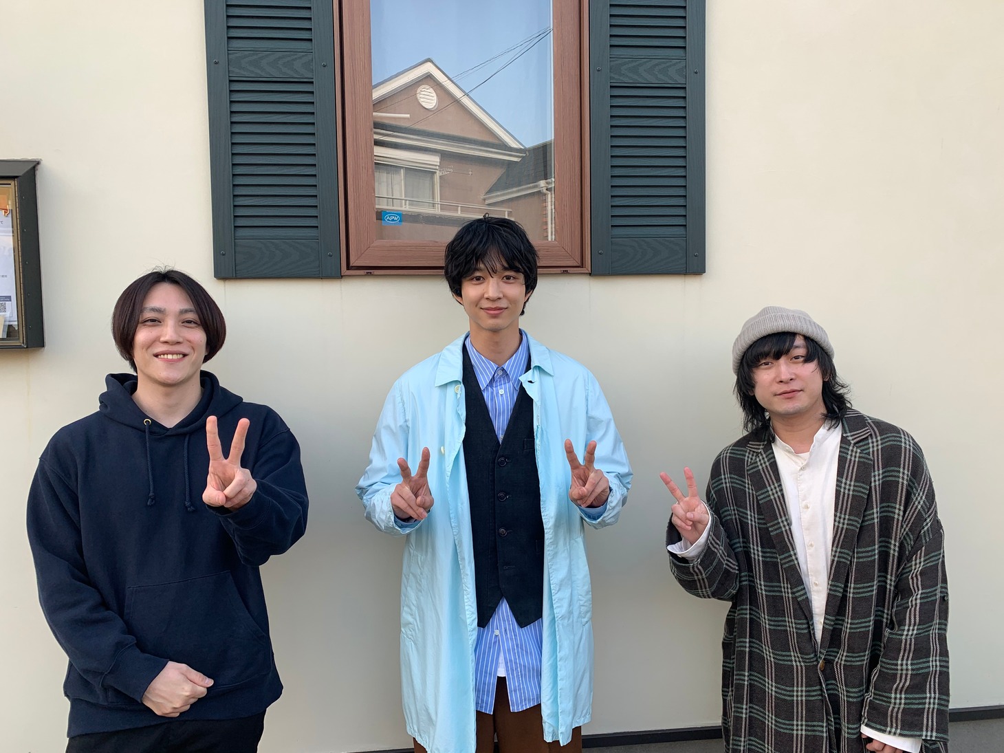 左から宇佐美友啓（GOOD ON THE REEL）、鈴木仁、千野隆尋（GOOD ON THE REEL）。
