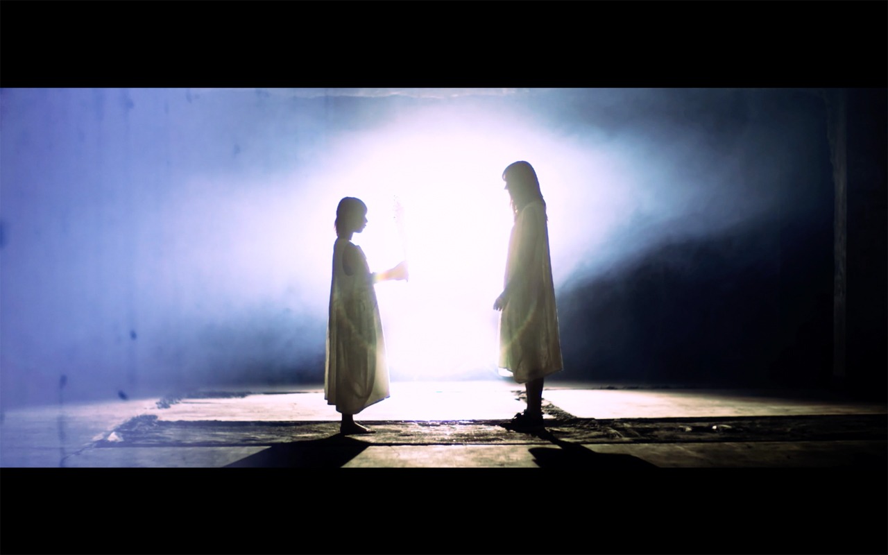 TOKYOてふてふ「cry more again」ミュージックビデオのワンシーン。