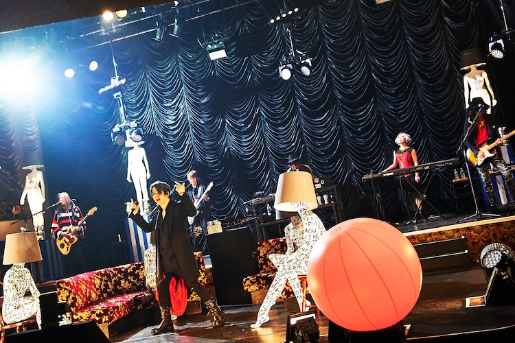 Hisashiワールド炸裂 Glay流エンタメの逆襲 配信ライブ第2弾はギミック満載 ライブレポート 写真5枚 音楽ナタリー