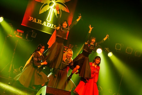 PARADISES（Photo by sotobayashi kenta）