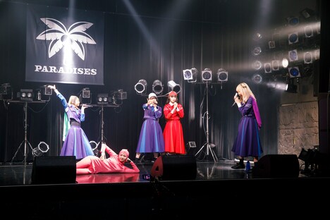 PARADISES(Photo by sotobayashi kenta)