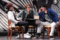 チャラ男を演じる（左から）リョウガ、ユーキ、カイ。