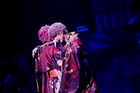 となりの坂田。（左）とセンラ（右）。（撮影：堀卓朗［ELENORE］）