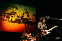 「KAZUYOSHI SAITO LIVE TOUR 2020 "202020" 幻のセットリストで2日間開催！～万事休すも起死回生～」の様子。（撮影：岡田貴之）