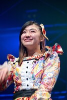 目に涙を浮かべる小林歌穂。