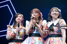 エビ中の絆を思い涙ぐむ星名美怜（中央）。