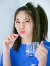 小坂菜緒1st写真集「君は誰？」より。（撮影：藤原宏）