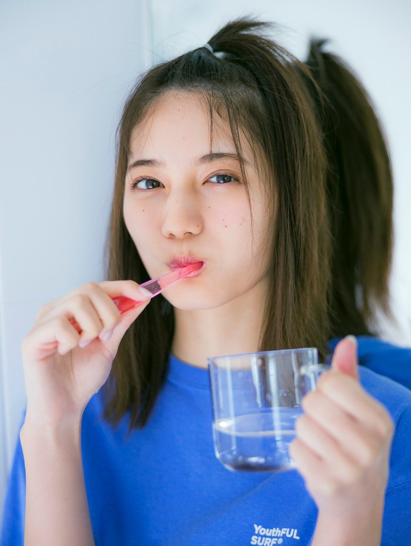 小坂菜緒（日向坂46）1st写真集の先行カット。（撮影：藤原宏）