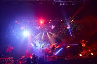 「SINGING」をパフォーマンスするSPYAIR。（撮影：鳥居洋介）