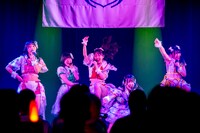 「Lily of the valley 3rd Anniversary Live『リリバリの誕生前夜』」の様子。（撮影：小林公士）