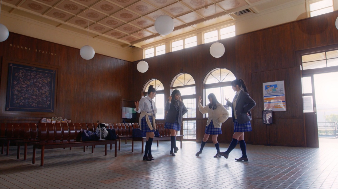 HKT48「君とどこかへ行きたい-みずほ選抜」ミュージックビデオより。