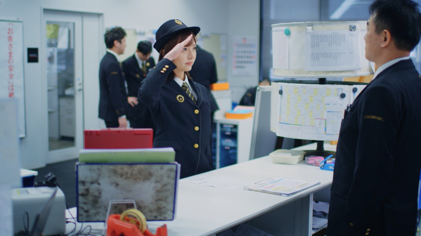 HKT48「君とどこかへ行きたい-つばめ選抜」のミュージックビデオより。