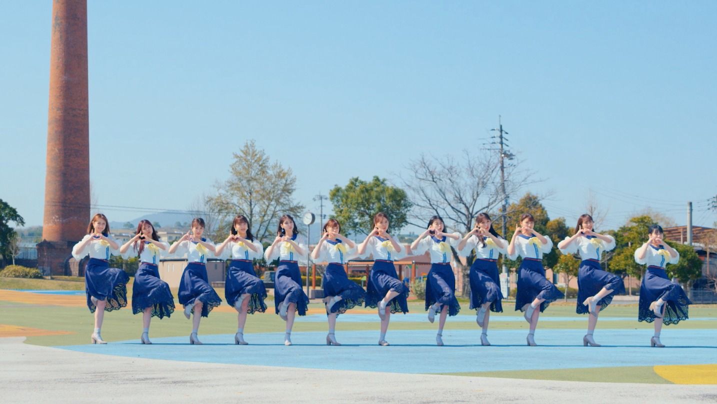 HKT48「君とどこかへ行きたい-つばめ選抜」のミュージックビデオより。