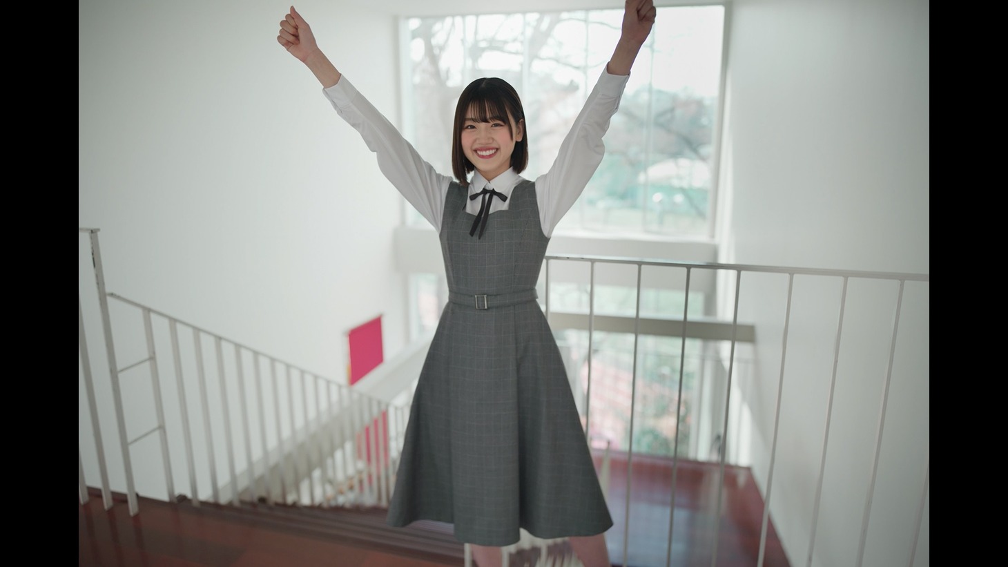 日向坂46「声の足跡」ミュージックビデオのワンシーン。