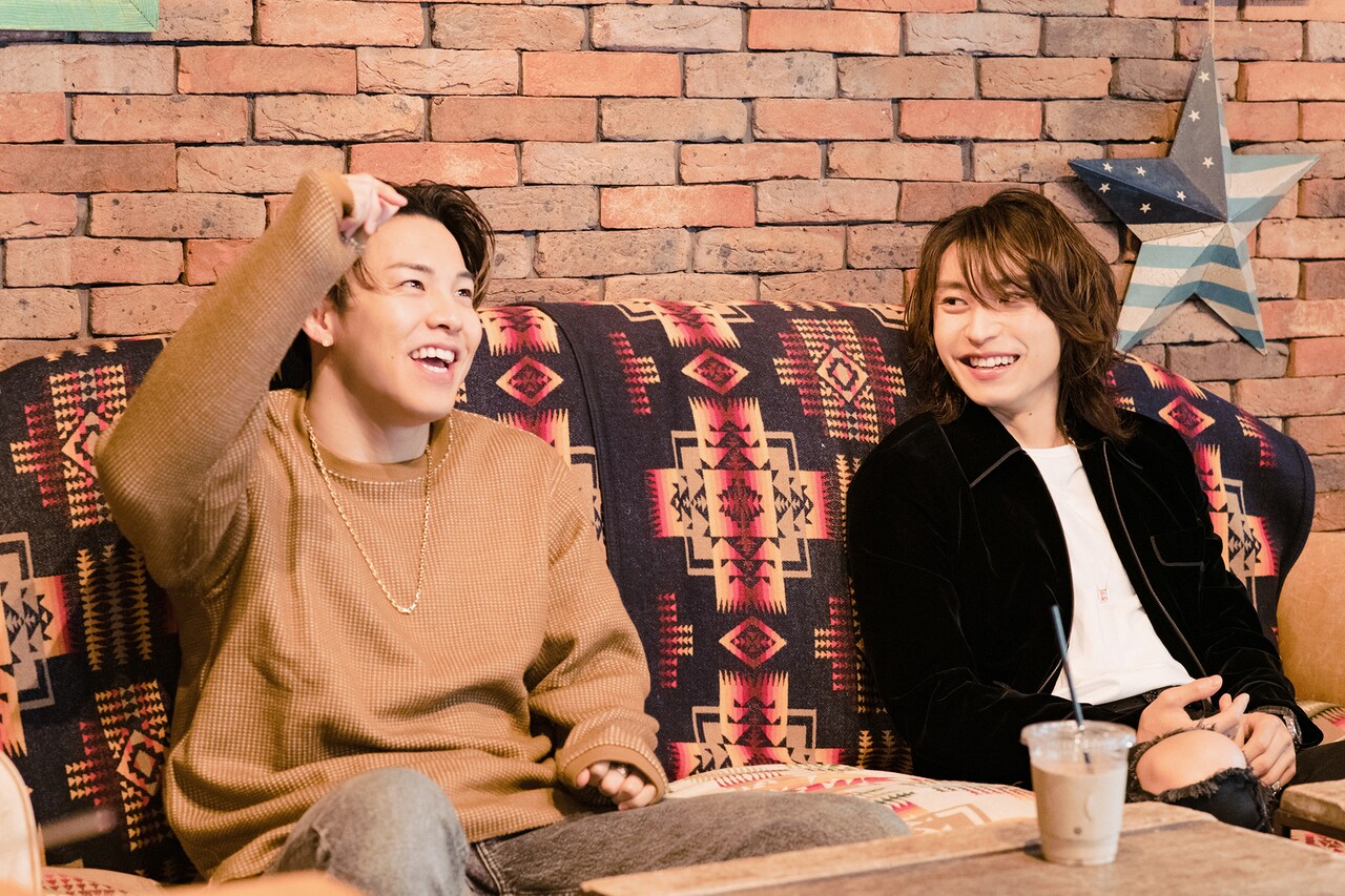 ひさびさの再会を喜ぶRIKUさんと阿部顕嵐さん。