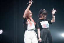 左から一ノ瀬みか、小山ひな。