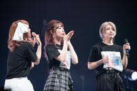 左から羽島みき、塩見きら、羽島めい。