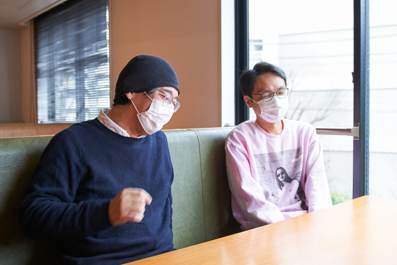 左から佐々木敦、南波一海。