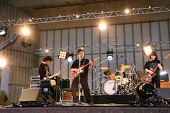 Zazen Boysとnumber Girlが 異常空間z で激突 忘れられないの カバーも披露 ライブレポート 動画あり 音楽ナタリー